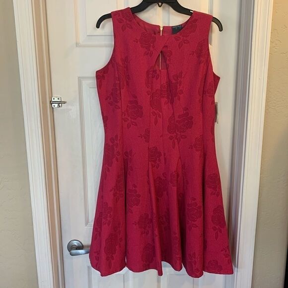 Gabby Skye Fuchsia Dress Eyelet Opening Size 14 - Picture 1 of 12
